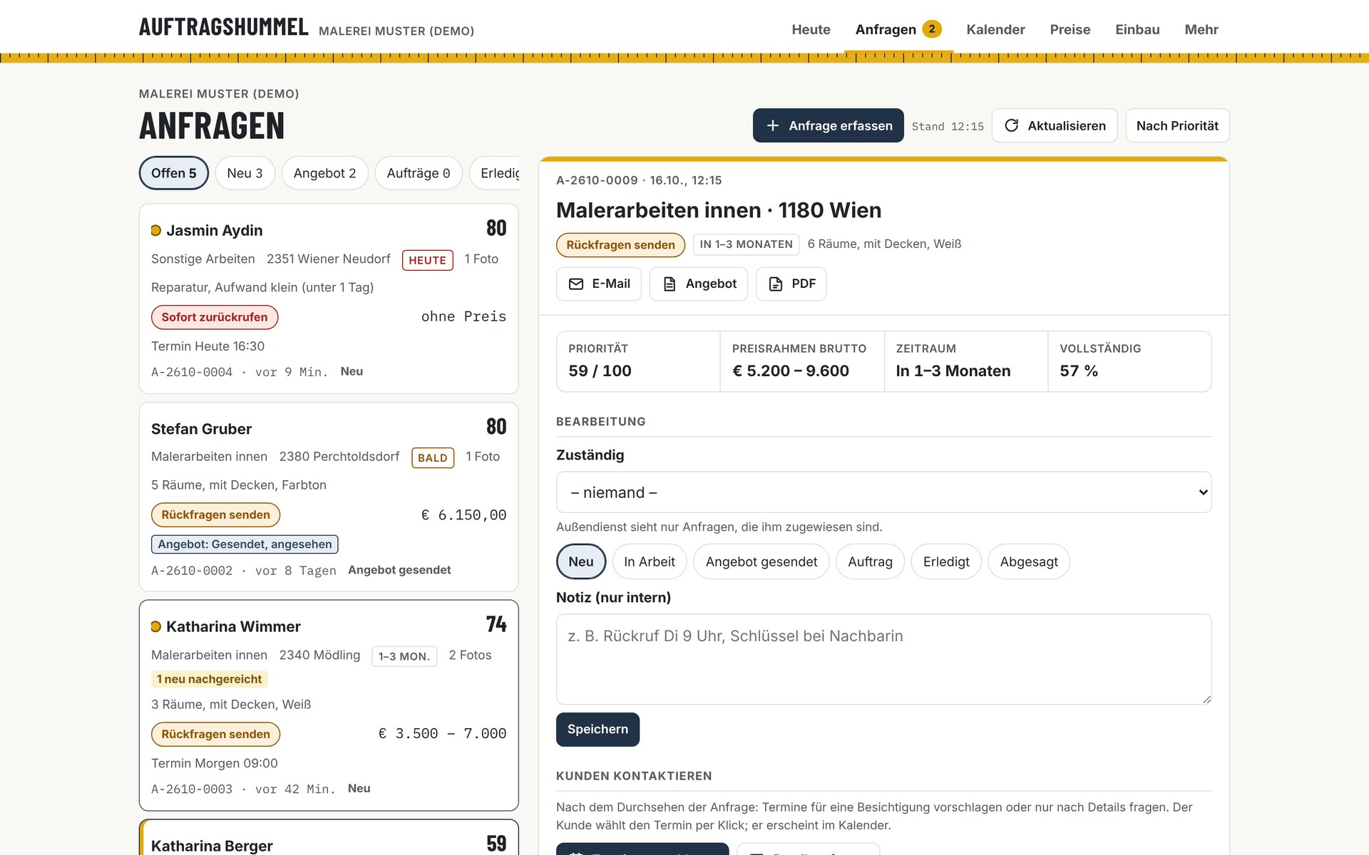 Die App des Betriebs: Liste der Anfragen, rechts die Anfrage von Katharina Berger, Malerarbeiten innen in 1180 Wien, mit Preisrahmen € 5.200 bis 9.600